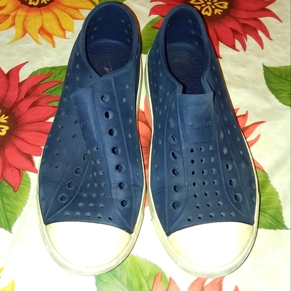 Native Shoes - Picture 2 of 8